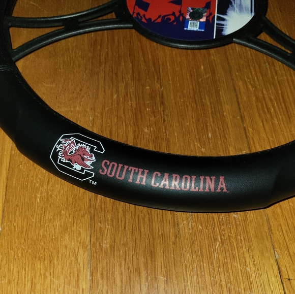 Carolina Gamecocks Rubber Steering Wheel Cover New Fits 14.5 - 15.5 - Picture 4 of 5